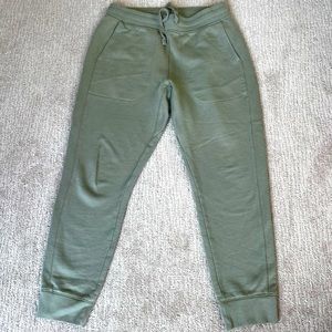 BANANA REPUBLIC Mens Joggers in green khaki color size Medium